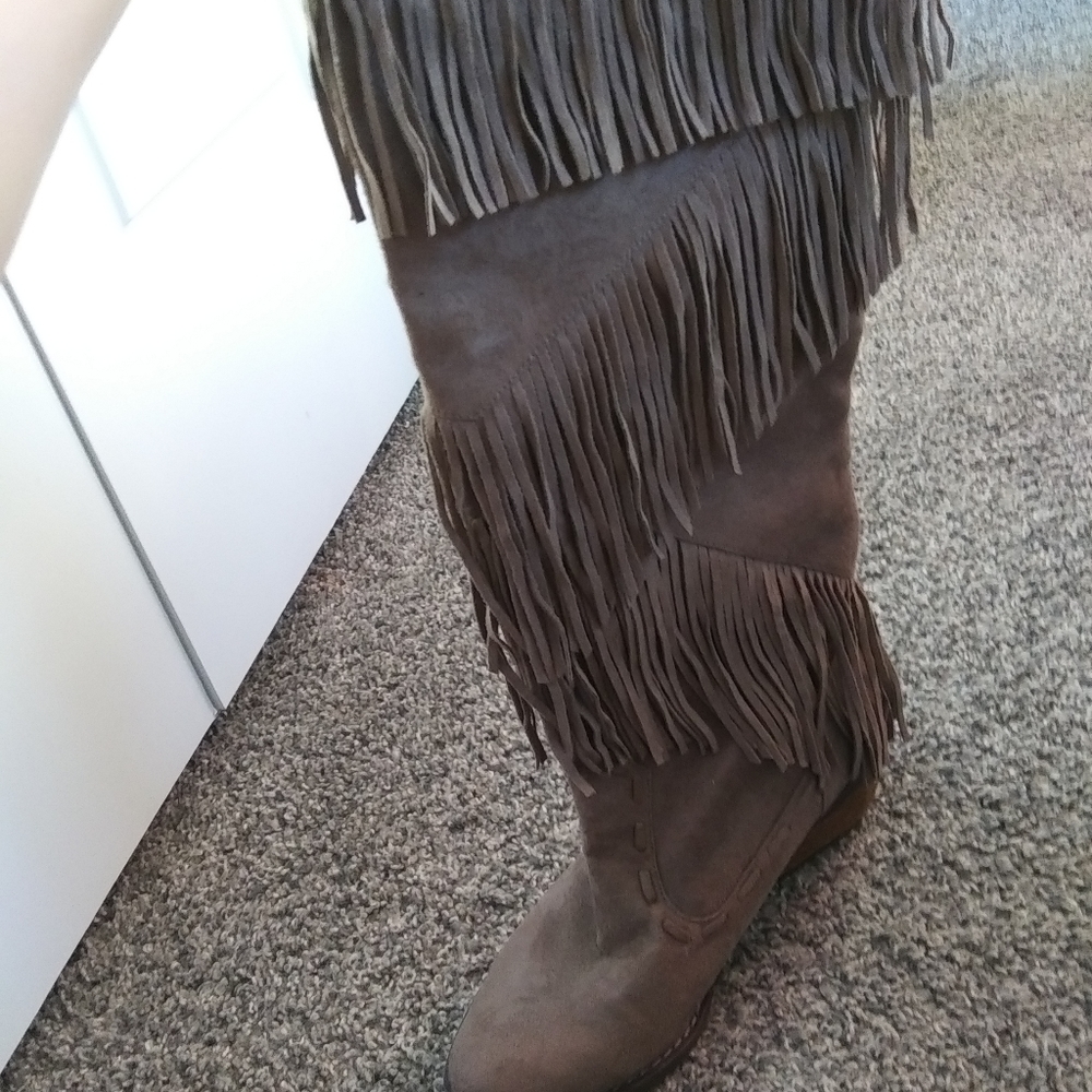 Boots - Picture 3 of 3